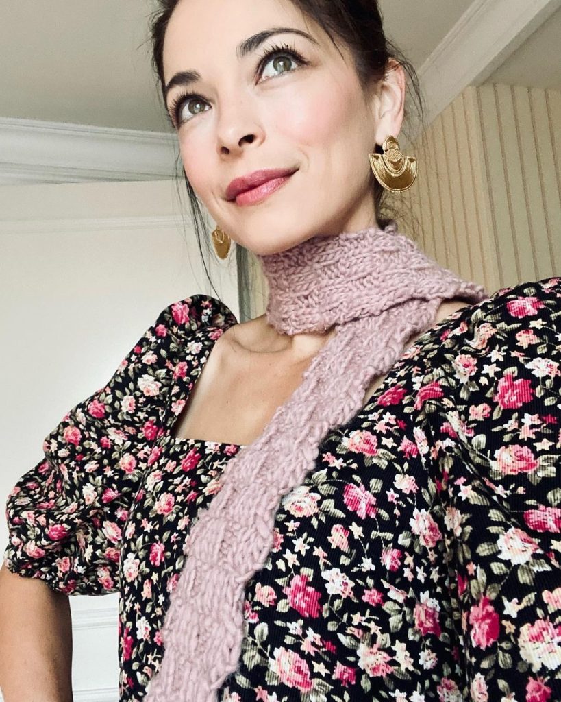 Kristin Kreuk Biography, Family, Husband, Boyfriends, DOB, Size